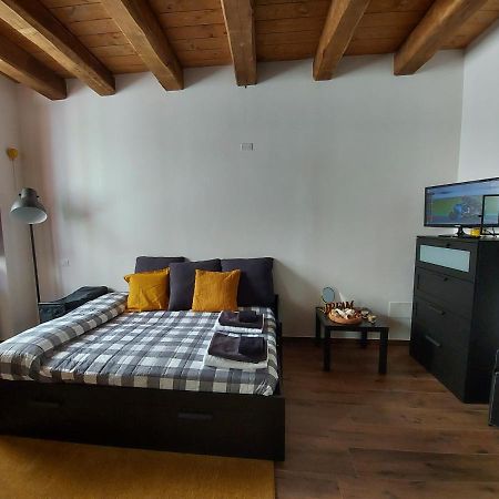 Il Caddi - Caratteristico Monolocale In Pieno Centro Storico Apartamento LʼAquila Exterior foto