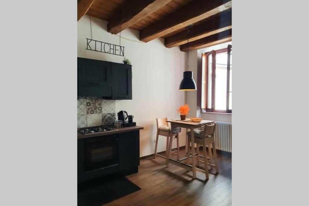 Il Caddi - Caratteristico Monolocale In Pieno Centro Storico Apartamento LʼAquila Exterior foto